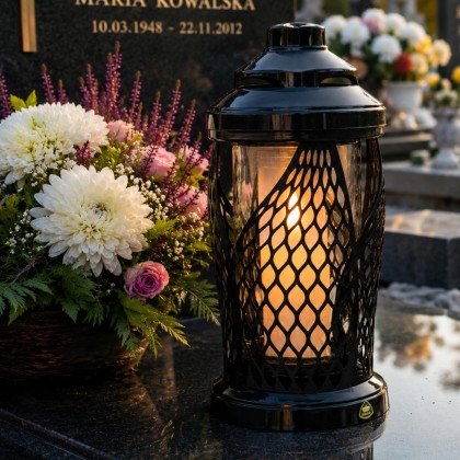 Czarny znicz latarenka ażurowy 33 cm ze szklaną tubą i wkładem