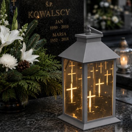 Duża Kapliczka LED Szara z krzyżykiem 3d na baterie