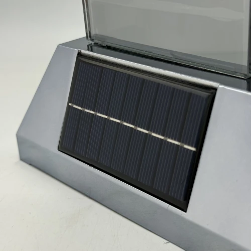 solar wbudowany w podsawę znicza solarnego
