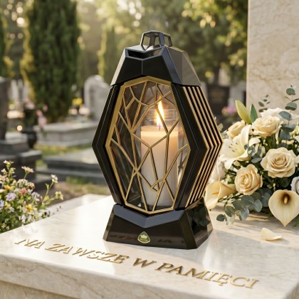 lampion geometryczny z czarną obudową szklany ze złotą mozaiką oraz dekoracyjnymi złotymi pasami po bokach