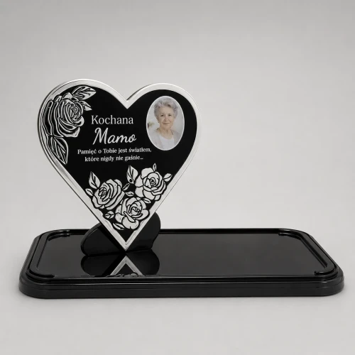 personalizowana podstawka ze zdjęciem i własną dedykacją czarna na znicz ze srebnrym sercem. 38 cm na 18 cm wysokości