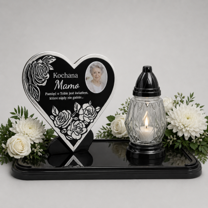 personalizowana podstawka ze zdjęciem i własną dedykacją czarna na znicz ze srebnrym sercem. 38 cm na 18 cm wysokości